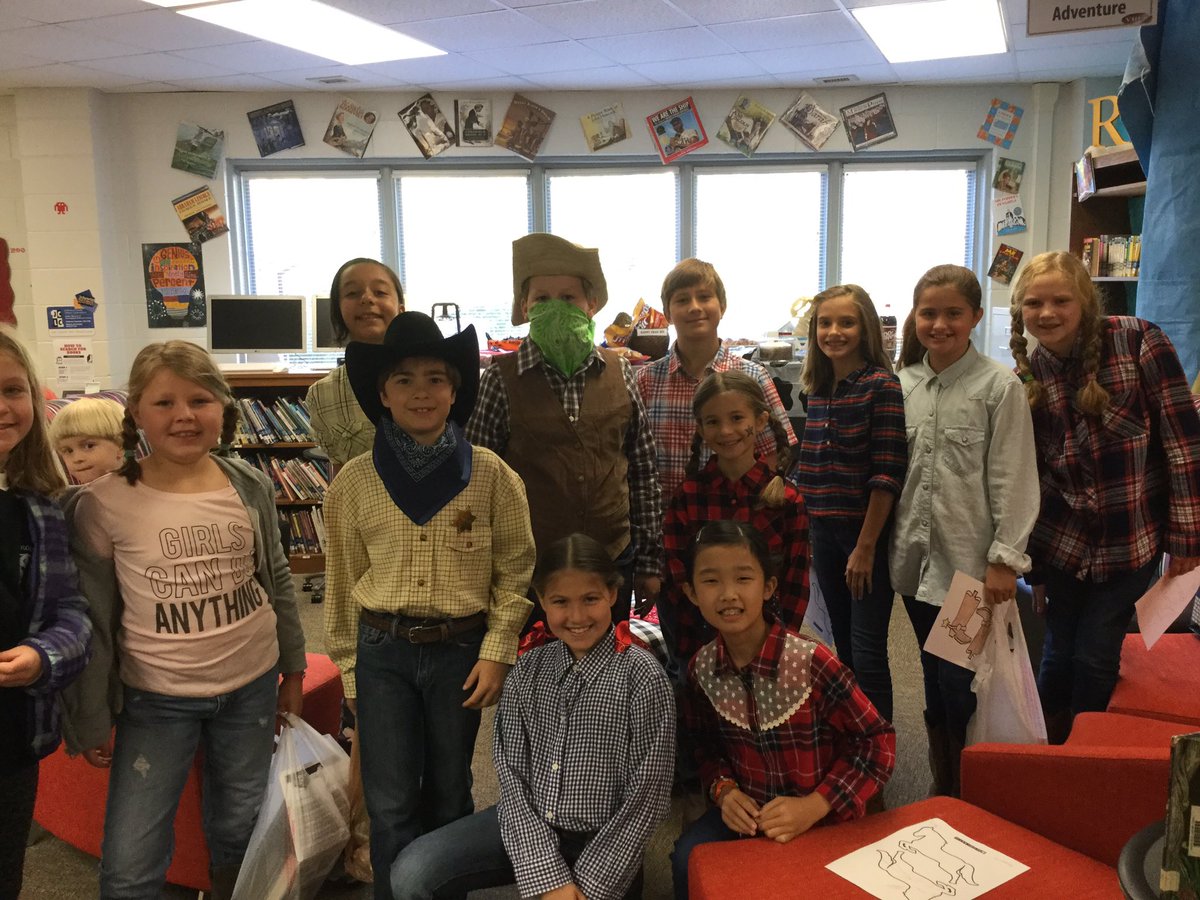 VHECLIBRARY's tweet photo. We roundin up classes and shopping at the #vheclibrary #scholasticbookfair! https://t.co/4uw7thouCU