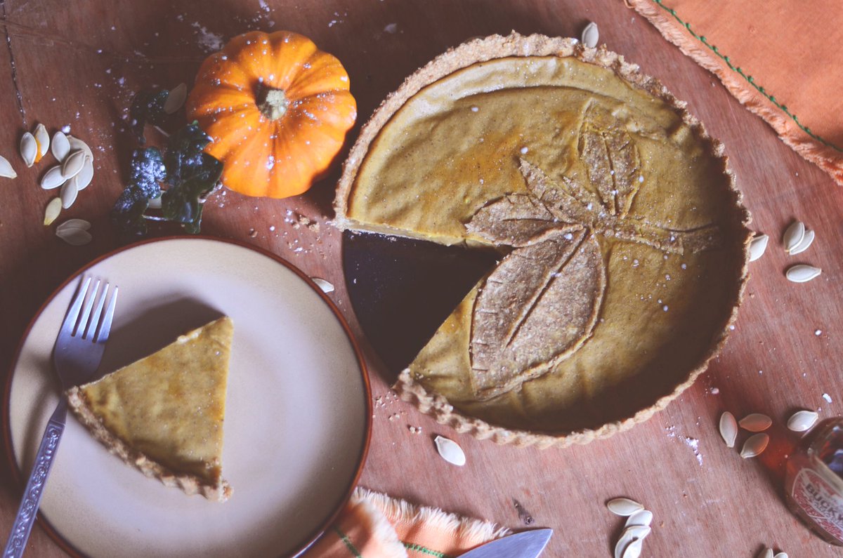 dirtydirtybeans's tweet photo. 🎃🎃🎃Happy Halloween lovely folk, to celebrate we made Pum'kin Pie and wanted to share the recipe with ya'll! Link in bio! #vegan #halloween https://t.co/UV49pbT017