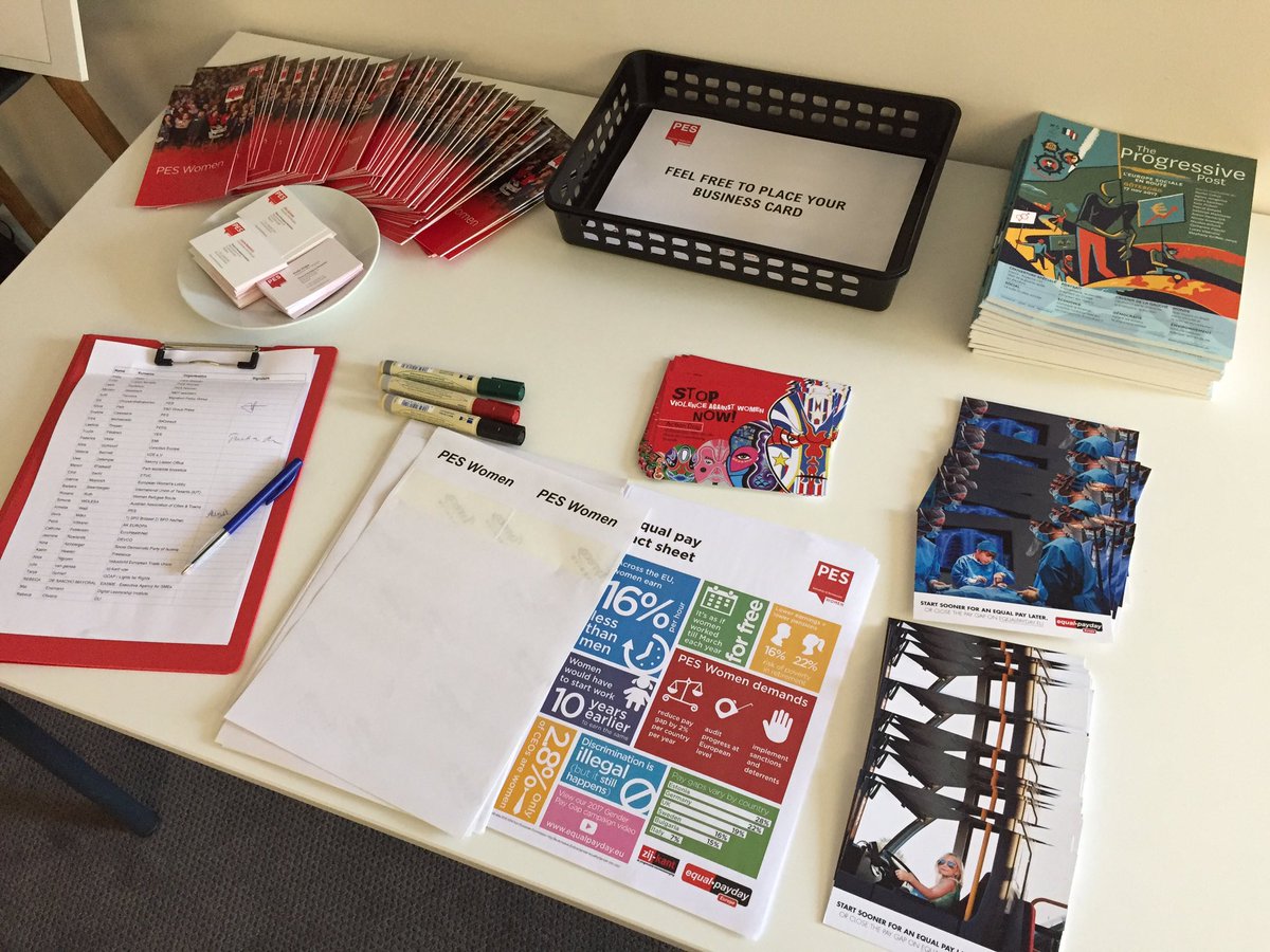 KasVanpoucke's tweet photo. Great action! @zij_kant "@PES_Women: Getting ready for #EqualPay action! #OutOfOffice https://t.co/a4wTgmn5Fy" #EPD2017