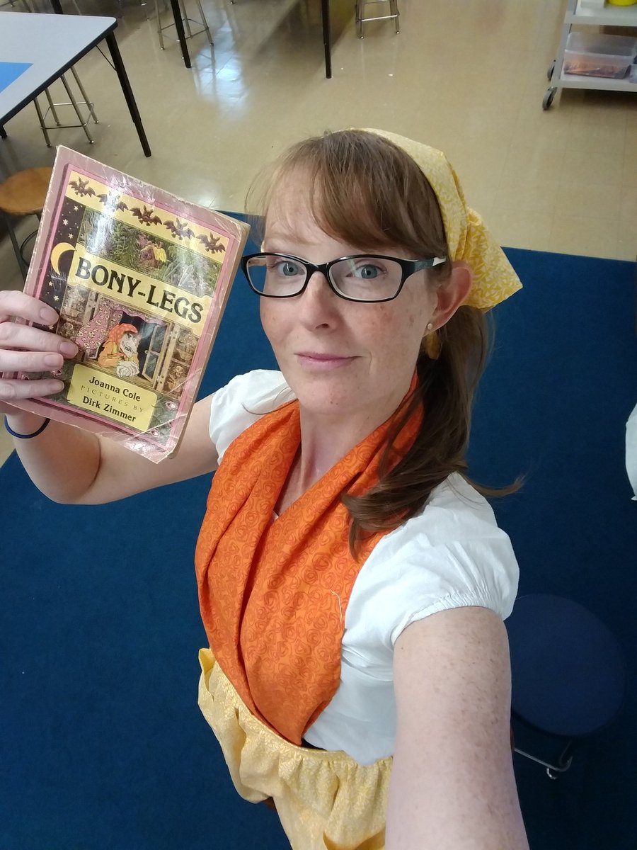 Happy 🎃! Character Day: I am Sasha from one of my favorite books when I was little, which I am reading to my kiddos. I 💕 everything bookish!
