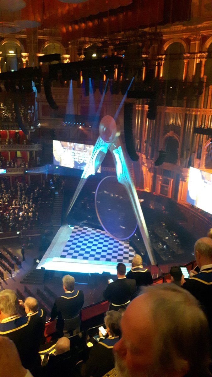 LoyalTravellers's tweet photo. Quite spectacular.
#UGLE2017 https://t.co/XwQ0gy8dbh