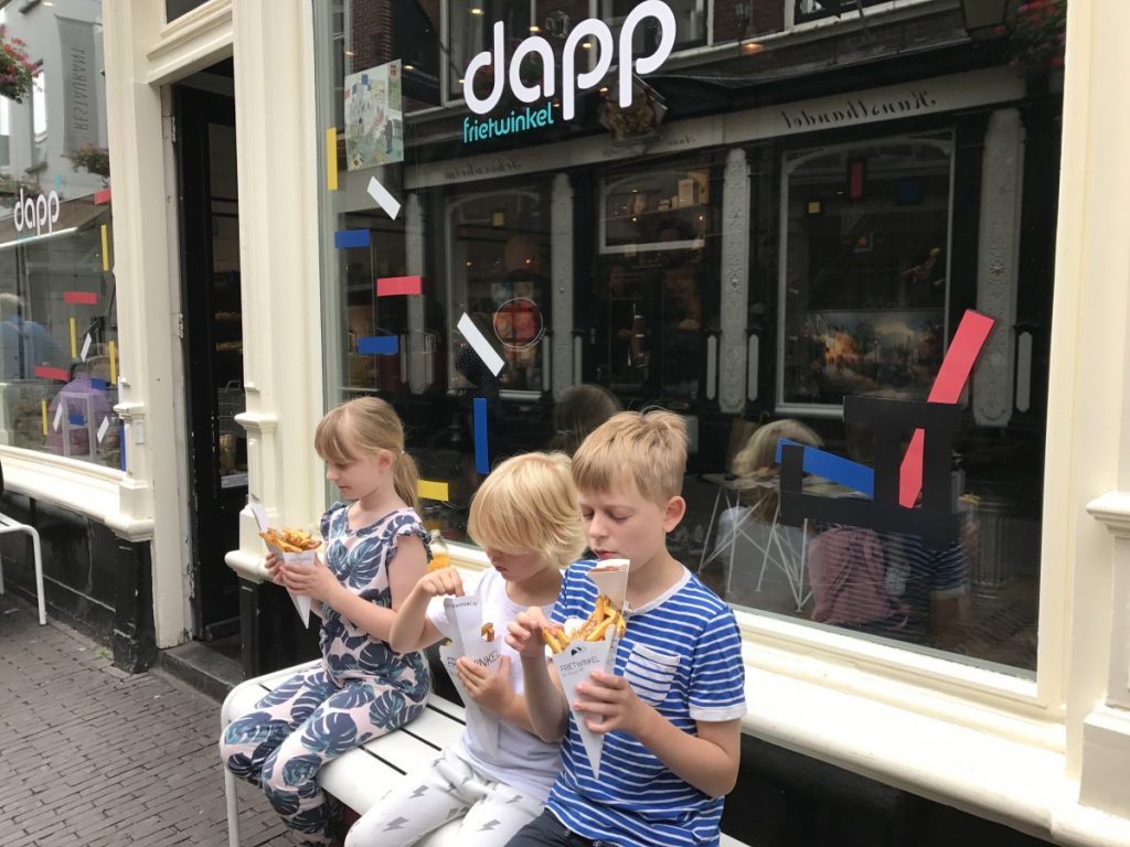 globalmouse1's tweet photo. You need to eat frites in the Netherlands (as often as possible) so read our review of @versebiofriet here - https://t.co/bwNhmcHQgS https://t.co/G5pvsh8Gr5