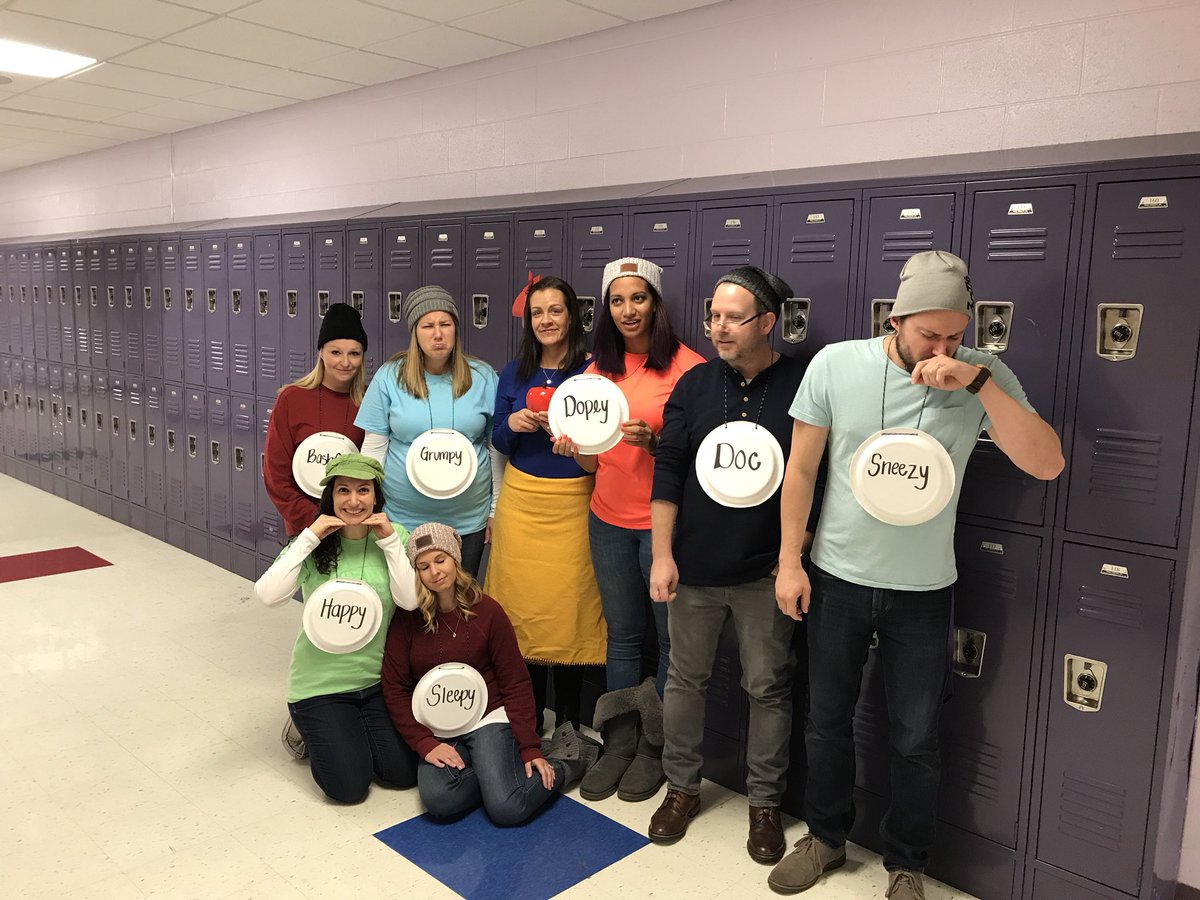 Happy Halloween! From the Purple Parrots and Ms. Hardin! @LegendsofWRJH <a href="/ReynSchools/">Reynoldsburg City Schools</a> #HappyHalloween2017