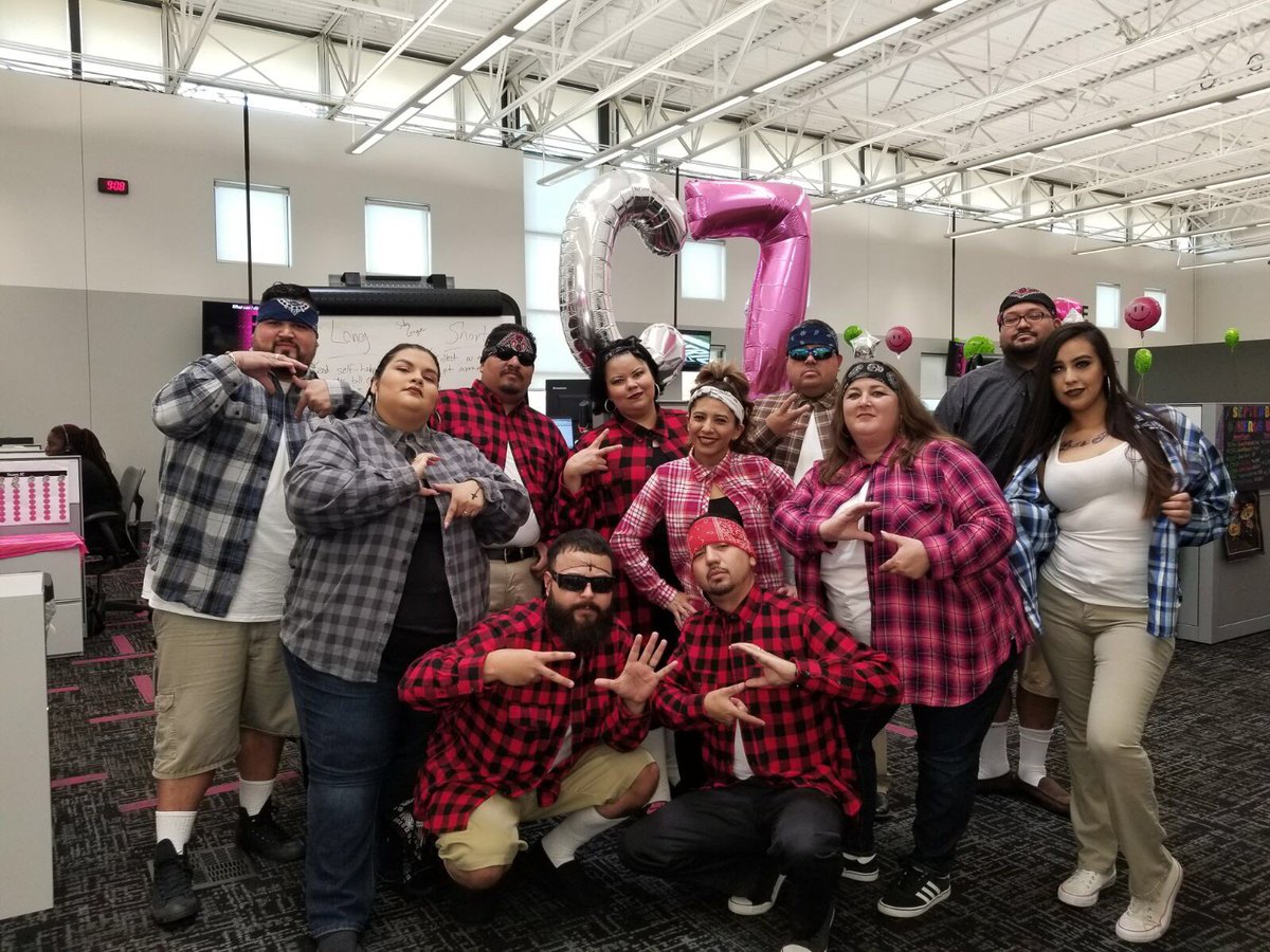 Mannyhdz0616's tweet photo. Community 7 going hard this Halloween #TMobile #BeYou #BeMagenta #LosTEXperts #MissionTEXperts https://t.co/z4mknm4Fxo