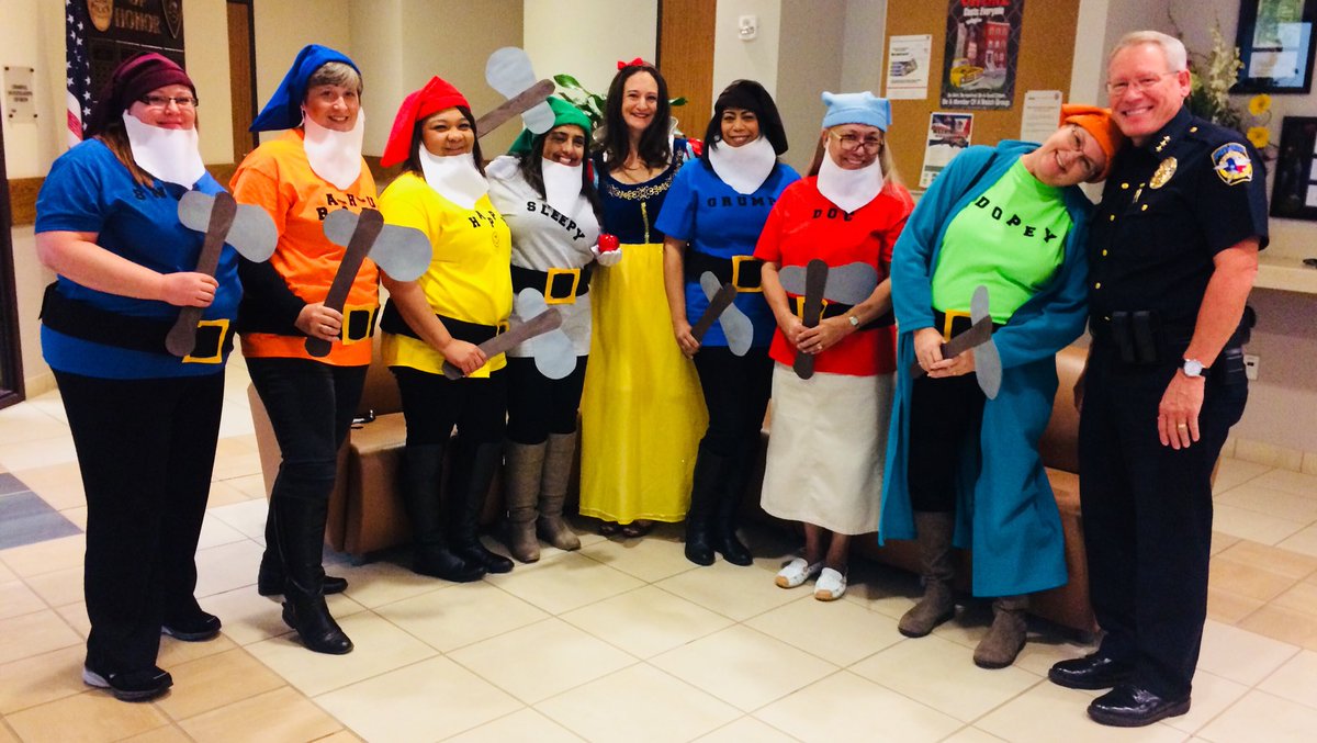 McKinneyPolice's tweet photo. #HappyHalloween from our awesome Records dept & all of us at MPD! #StaySafe #SlowDown2Nite #CheckThatCandy #ItBetterNotRain #ButItMight 🙌👮 https://t.co/O0iOMUiexW
