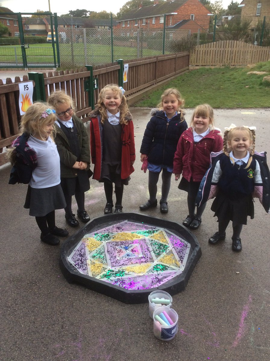 Harts_FS1's tweet photo. We have created a beautiful Rangoli pattern in the garden this afternoon @hartsholmeacad #amazing https://t.co/kQAq81WpGg