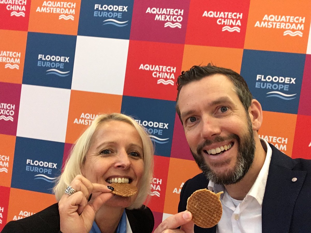 hachNL's tweet photo. We love to win the Dutch stroopwafels @Aquatech #aquatech #selfie https://t.co/zDKZ1K3WnZ