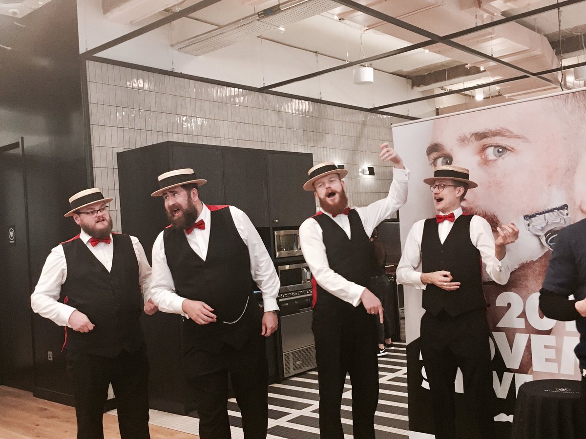mahoney_magic's tweet photo. Woaaaaah #barbershop on fleek literal #barbers + #songs 👴🏼👱🏾👨🏼⚖️#shaveandshare @MovemberUK #quartet happy halloween @WeWork #stopmendying⚡️ https://t.co/5wRrOOclqU