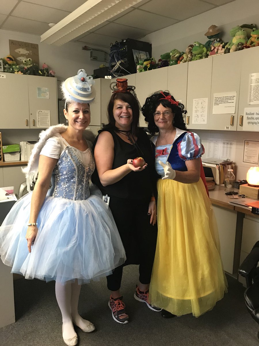 clicher3's tweet photo. Happy Halloween from Herman Street Public School!  Boo 👻! https://t.co/yJQgT30WyA
