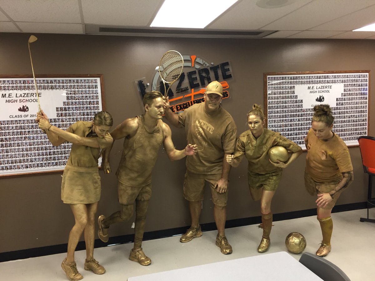 mrs_mcilwraith's tweet photo. The greatest PE Dept @melazerte! #HappyHalloween2017  #ChangeLives #InspirePassion https://t.co/q3EoJcejLo