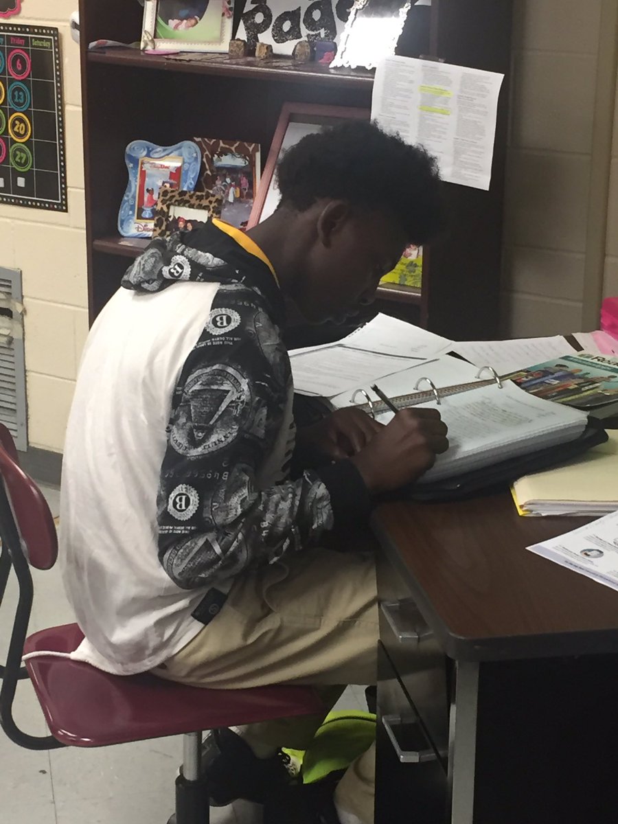 nrburgermiddle's tweet photo. Students Writing in ELA class #Vision #ModelTeaching&LearningEnvironment @HPSD @HpsdSup https://t.co/vbb1PkvnGx