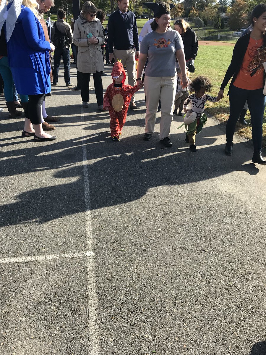 APS_childfind's tweet photo. Halloween Parade @TCSArlington @APS_SpecEduc @APSVirginia https://t.co/Z3TLrKwoIQ