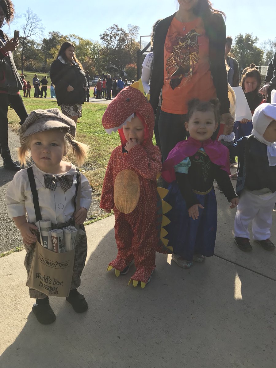APS_childfind's tweet photo. Halloween Parade @TCSArlington @APS_SpecEduc @APSVirginia https://t.co/Z3TLrKwoIQ