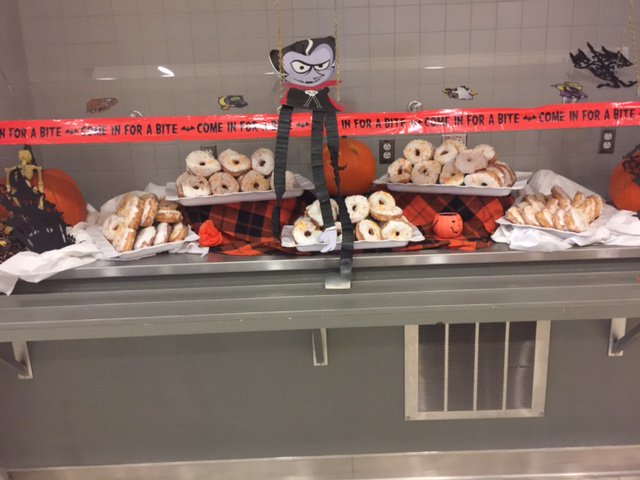 Dining_EA's tweet photo. Happy Halloween from your friends @Dining_EA! Stop in for some "Bat Wings" &amp; "Spooky Chicken" &amp; treats in Tierney @Ea1785 #Comeinforabite 🎃 https://t.co/qkXESg1hYs