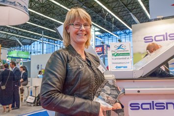 vakbladh2o's tweet photo. Marit van Veen, de enige vrouw op het podium, ging namens CirTec aan de haal met de Aquatech Innovation Award 2017.
https://t.co/POlFUD5tSX https://t.co/5lAEnhCZKY