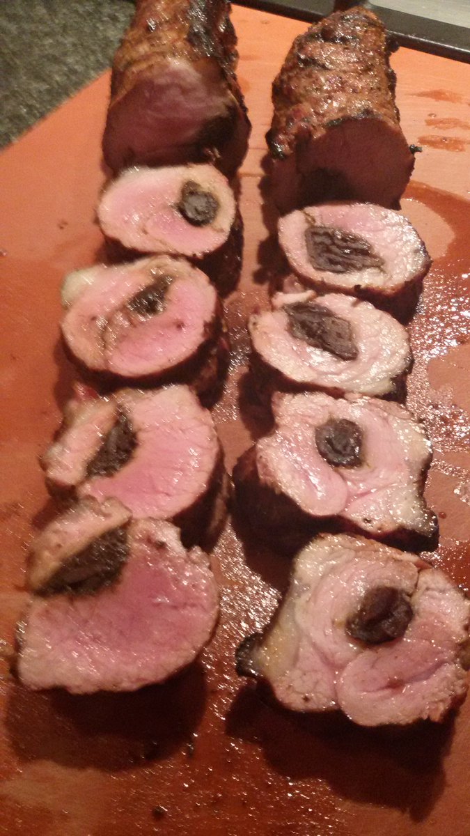 NuijtenRob's tweet photo. Pork-flat iron Rolls
Stuffed: cranberry's vs. Garlic
#BBQ
#Winter https://t.co/dLX70239bM