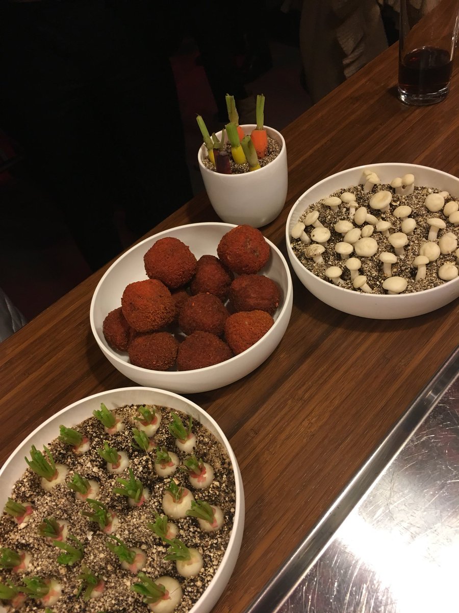 Brightlandsnl's tweet photo. Na #Zusto #Cooker #Brightlab #NewFoss #BTC afsluiting Excellence Programma @Brightlandsnl met gezonde snacks en beleving @sceltamushrooms https://t.co/mGhDhVkecc