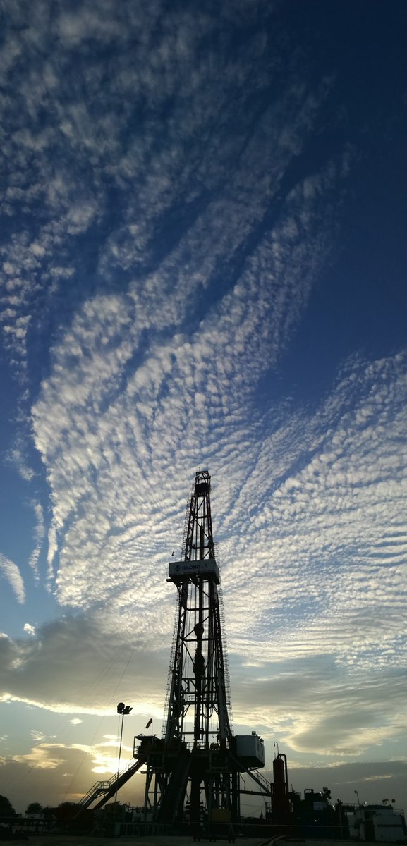 PakistanSpe's tweet photo. Entry #07.
"Even the skies come for a visit" - Rig Site United Energy Pakistan (UEP)
#ATC2017OilShow #BestPictureAward #OilnGas #Pakistan https://t.co/csy7ypSk1U