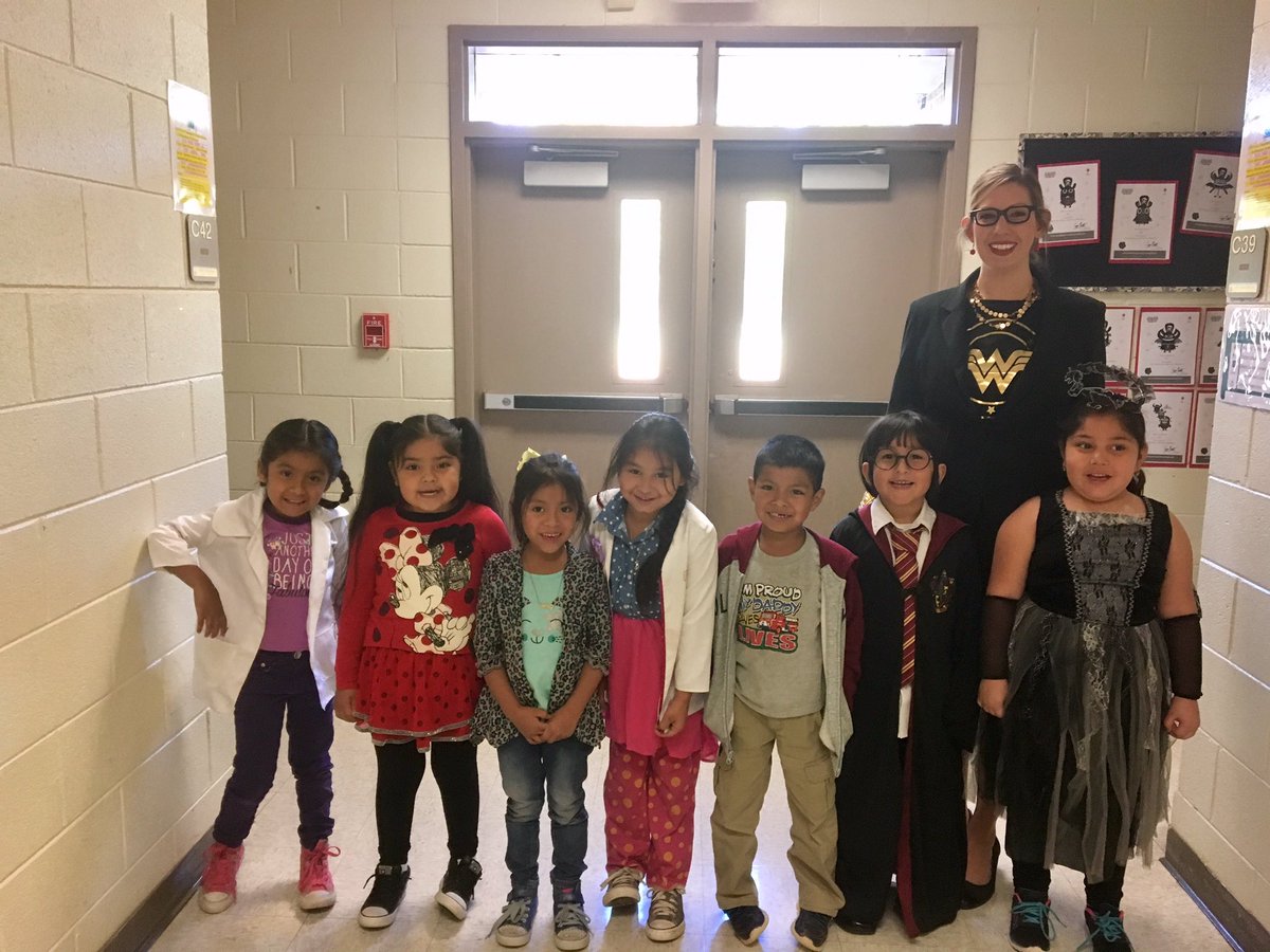 MurrayESOL's tweet photo. Book Character Day! #murrayproud #cokercubs https://t.co/iRxT7KFVtH