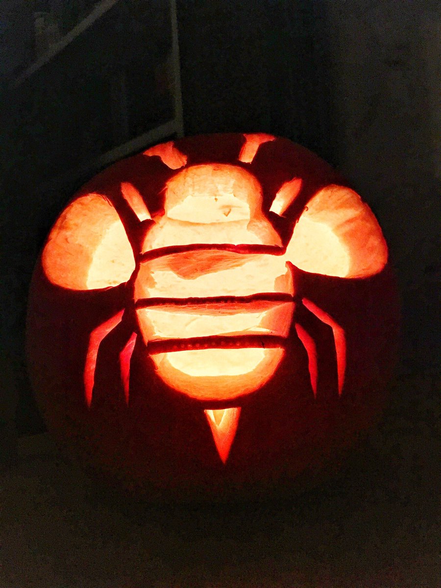 beestearoom's tweet photo. Happy Halloween everyone! 🎃 👻 🐝 🍰 https://t.co/GiQCd1VprH