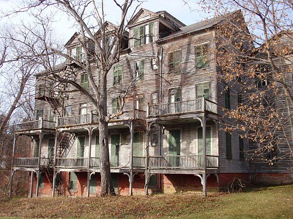 LISTEN: Bewitching Stories From The Green Mountain State dlvr.it/PyXrVw https://t.co/N05C1VZUol