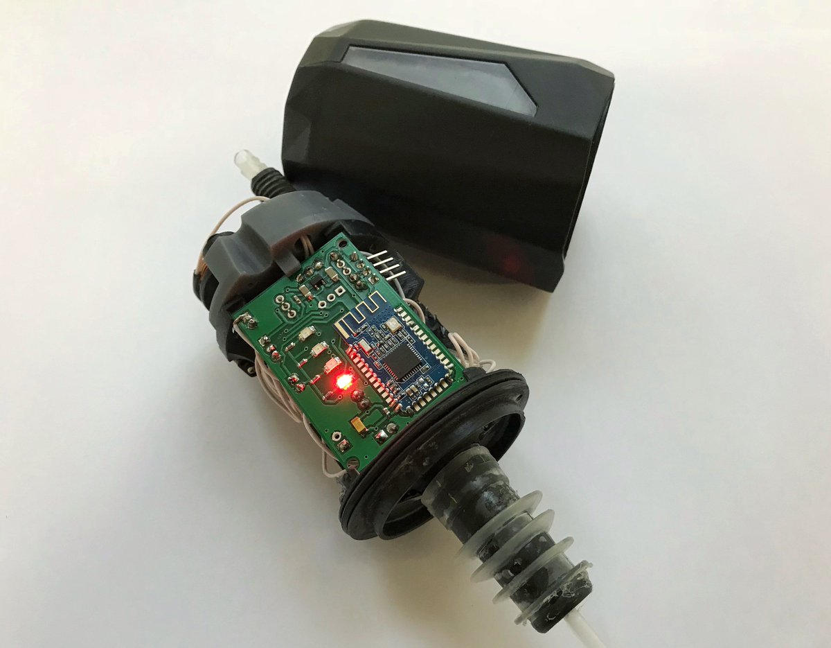 SmartPourer's tweet photo. First working prototype of SmartPourer from the inside☝🏼
Very soon on Kickstarter, stay tuned 🙂 #smartpourer #kickstarter #startup https://t.co/Y0zQsyDeWn