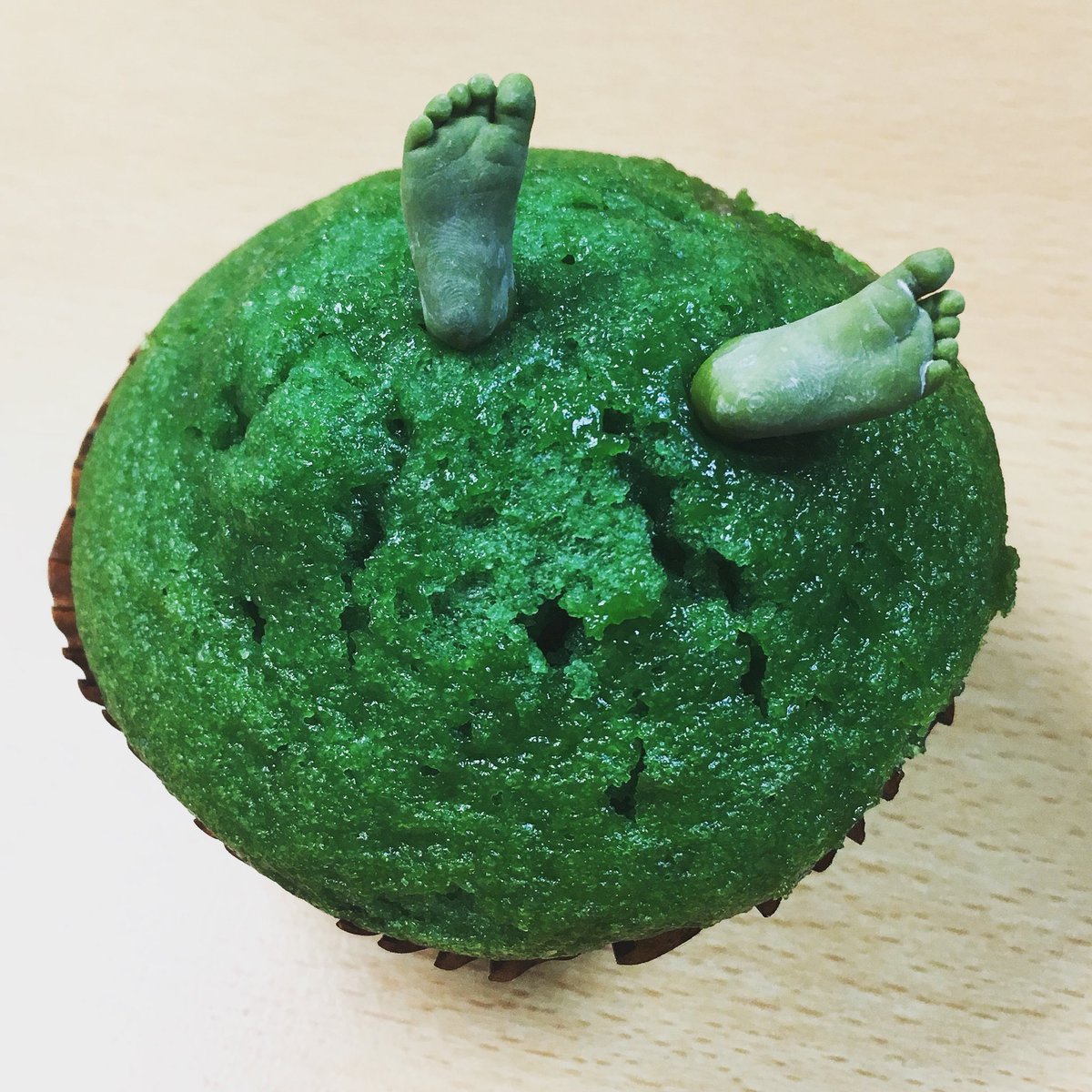 WestonBeamor's tweet photo. Cake-Diving Zombies @EnvisionTEC @GVUKDesign #EC3000 #3Dprinting #Halloween https://t.co/gLy12ewCXy