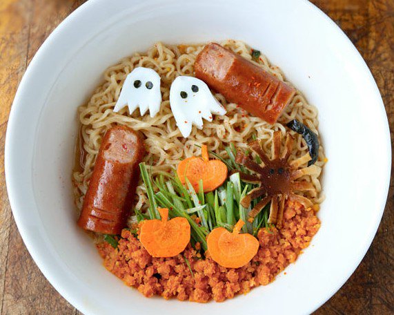 👻JOYEUX HALLOWEEN 🤡 On vous a trouvé la recette idéale pour épater vos invités ce soir ! Les Ramen d'Halloween >> bit.ly/2z0xgAE