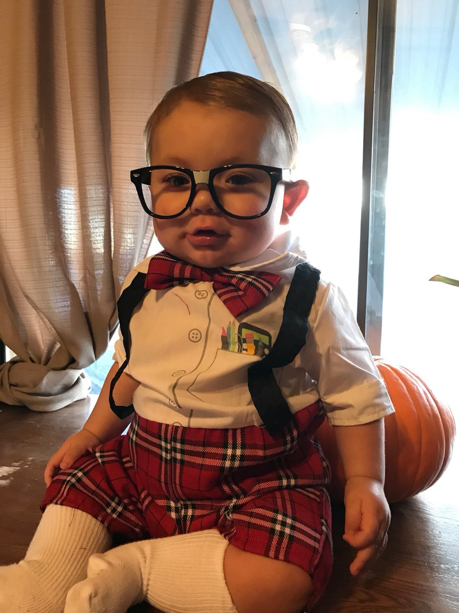 rubio10c's tweet photo. “Talk nerdy to me😉” https://t.co/vdQtfhptii