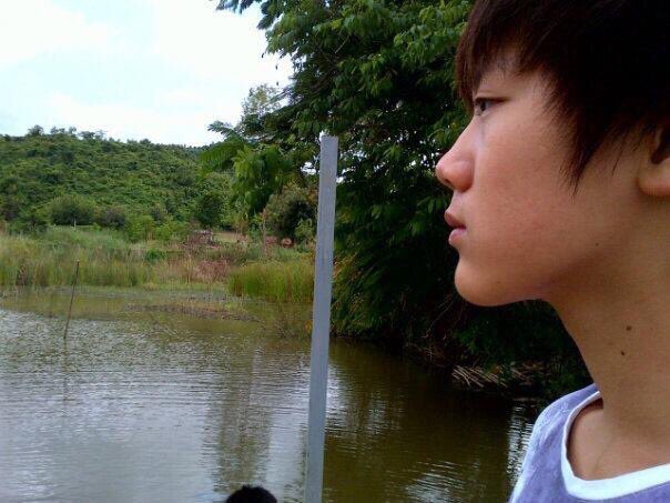 beyeeps's tweet photo. ‘ชีวิตลูกผู้ชาย เดินหน้าได้ แต่ห้ามถอยหลังเด็ดขาด’
‘แต่ข้างหน้ามึงเป็นคลอง’ https://t.co/Su8TUF7dc8
