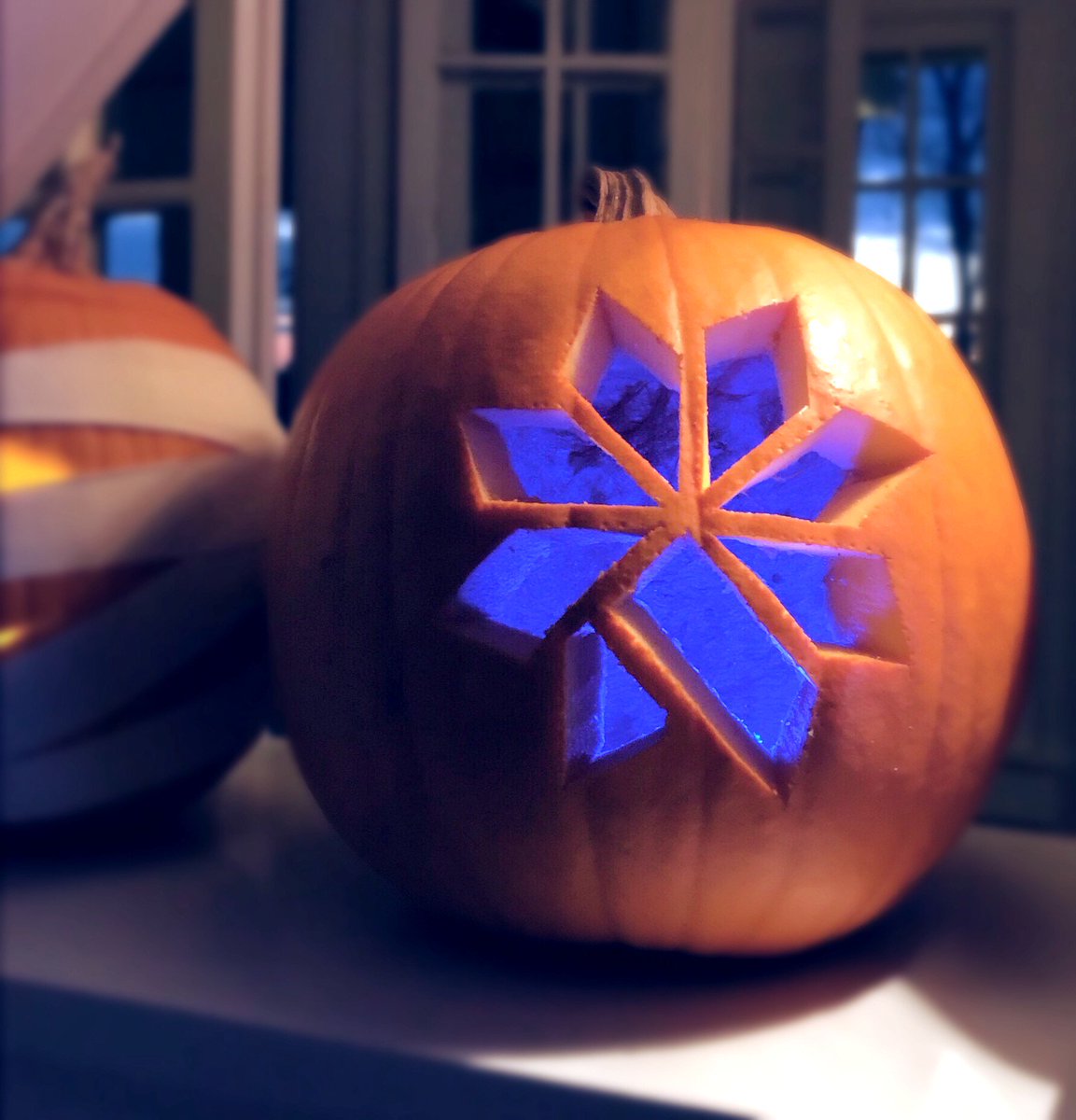 CoolSculpting's tweet photo. Don't just trick this #Halloween, but TREAT yourself to #CoolSculpting! We 💙 this #CoolSculptingPro “sculpted” 🎃! https://t.co/TlSr84AoQj
