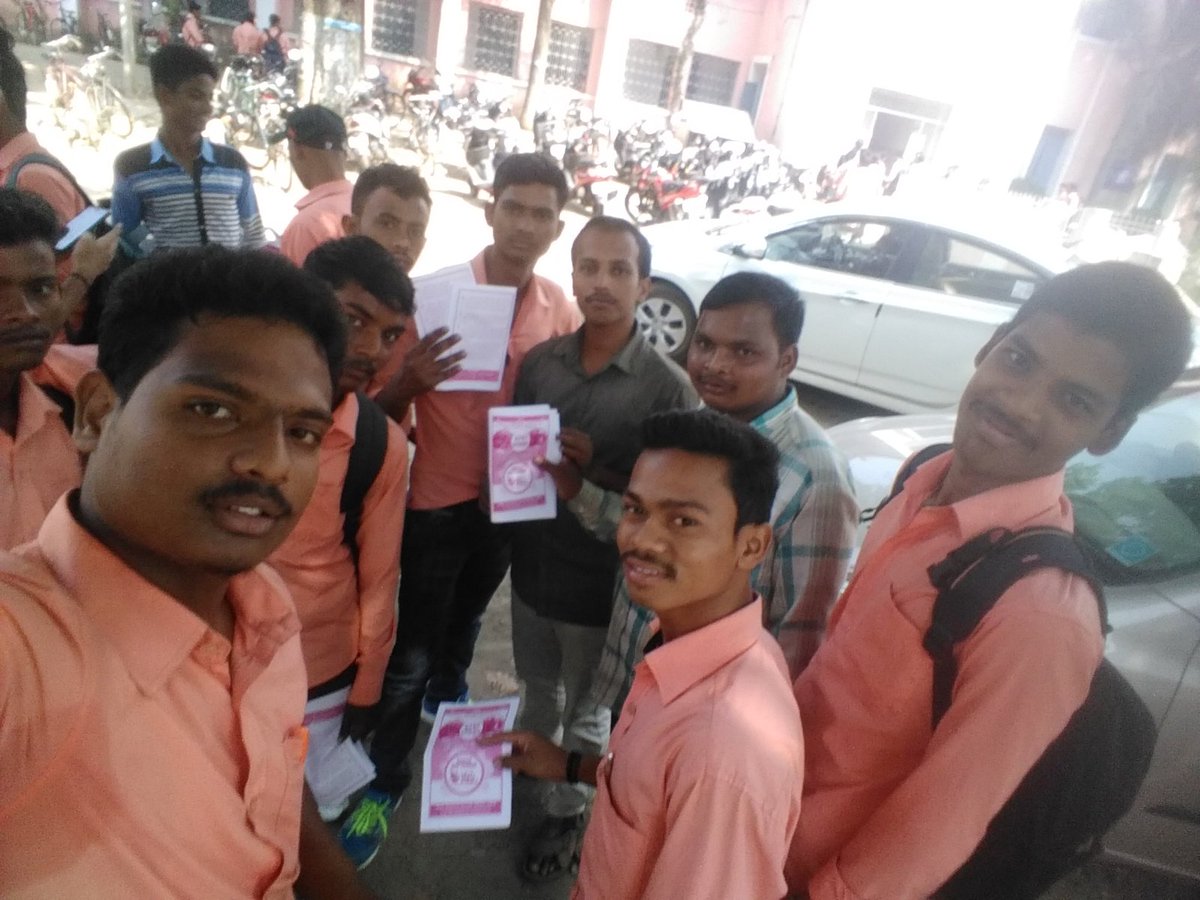 SashiOdisha's tweet photo. Campaining about #ChaloKerala at #Angulcollege @abvpodisha @ABVPVoice https://t.co/e0qHpYI13V