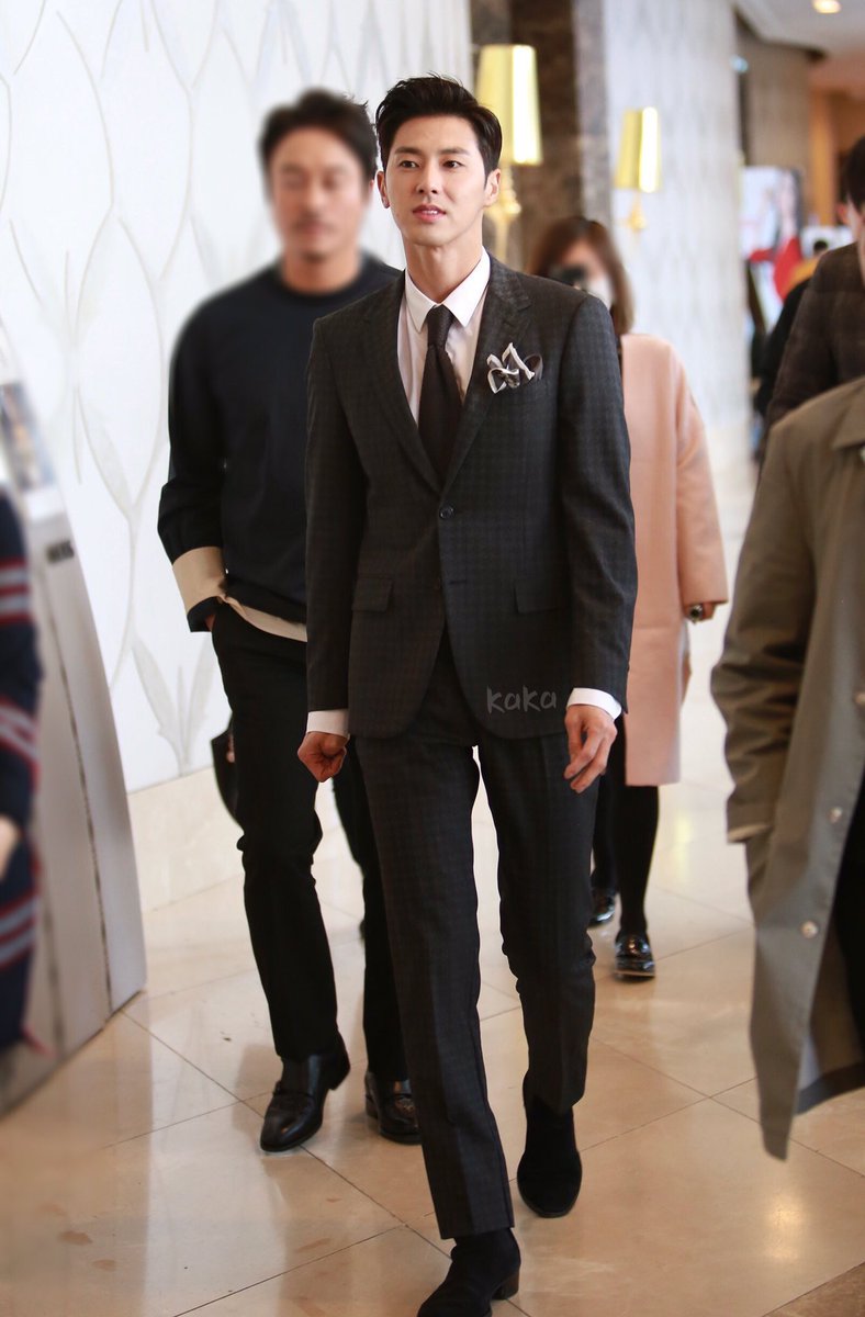 Ririkawith Uk Su Twitter ユノ こんなに足が長いと歩くのが楽しそう W ｲｲﾅｧ 歩き方がまたカッコイイのよね U Know Drop Yunho From 東方神起 Burning Down 유노윤호 ユンホ 멜로홀릭 Meloholic メロホリック T Co 8vfrpdhnhp