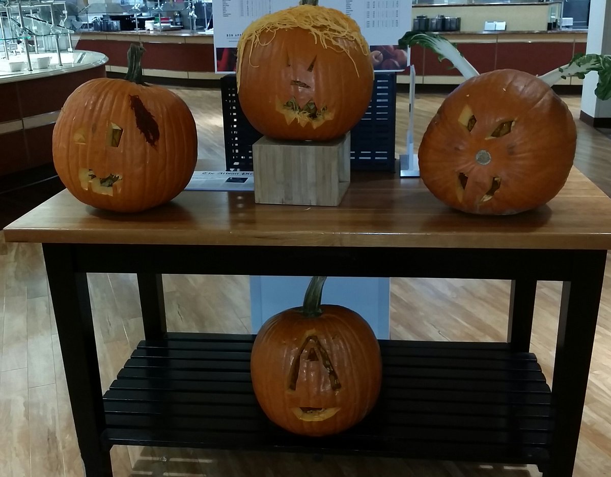 BonAppAlbion's tweet photo. happy  #Halloween2017 from all of us at @BonAppAlbion to of you @albioncollege https://t.co/8hneyVIVIp