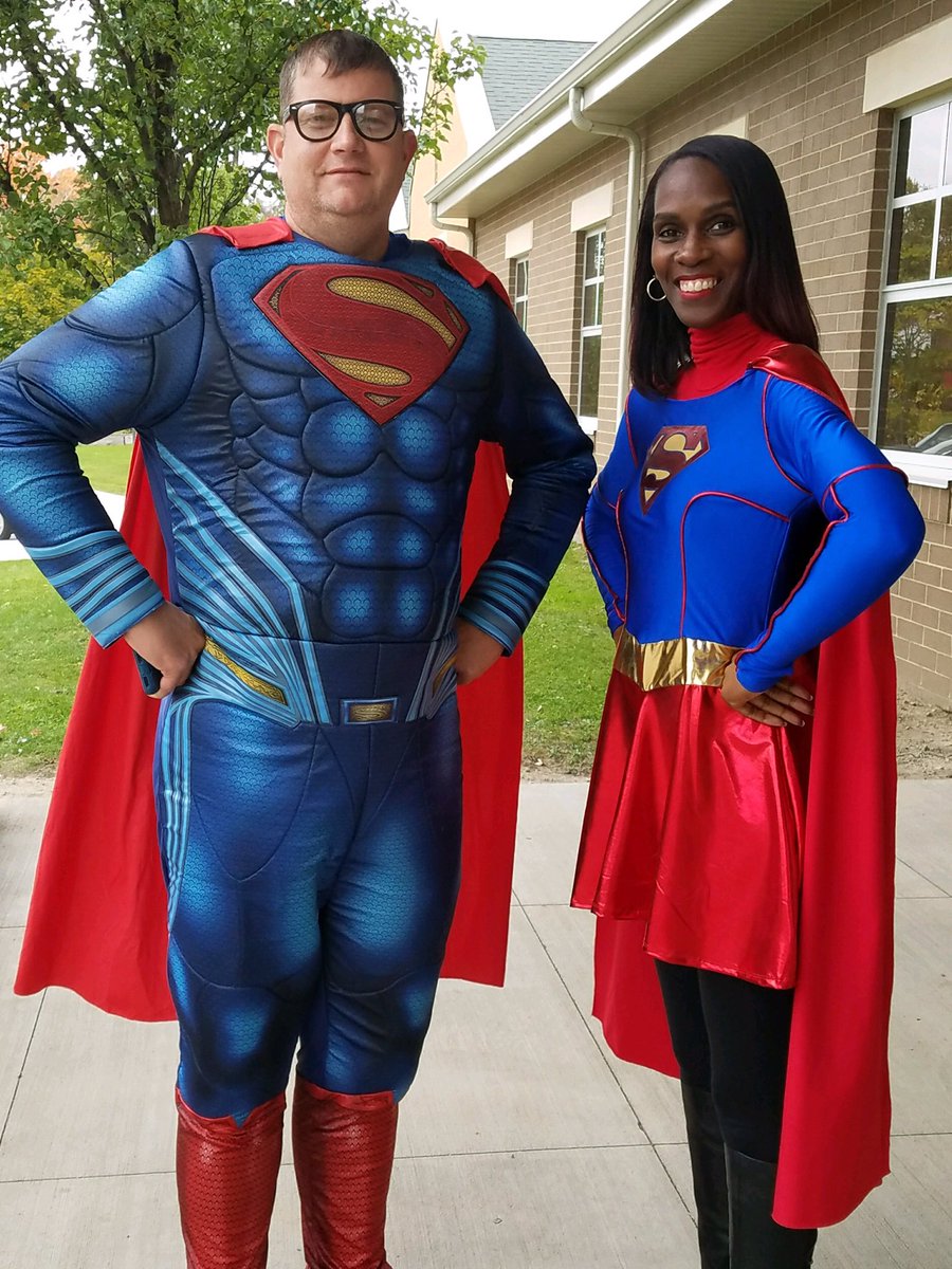 RobJKearns's tweet photo. Happy Halloween from Harding Elementary School! @Teejayc3 @YtownSchools https://t.co/zxJxx8e3AH