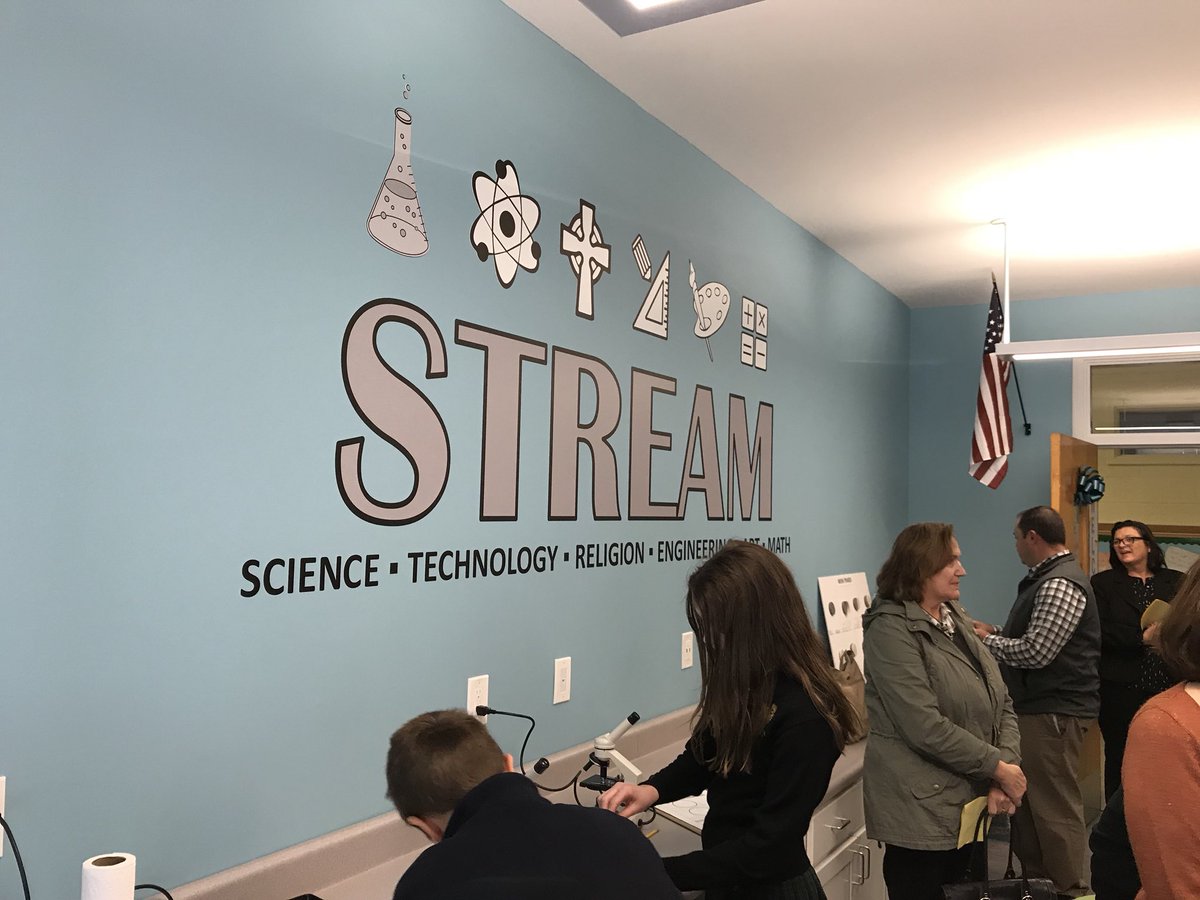 SaraMCollins's tweet photo. Congratulations @StPatsYorktown on your new lab! Technology integration at its finest! #21stcenturylearning https://t.co/44lQlwxMJl