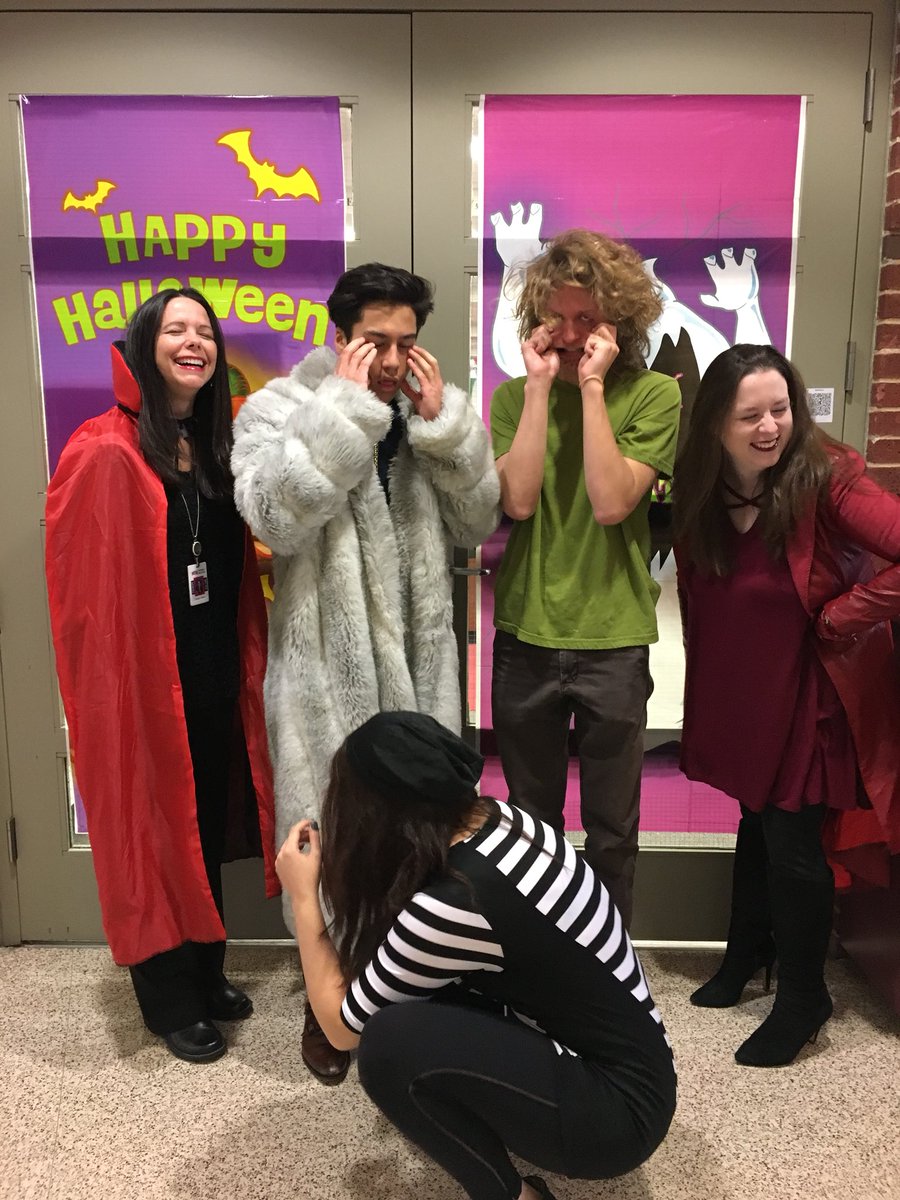 TitanLibrary2's tweet photo. We have The Scarlet Witch, a vampire, Shaggy, a rapper, &amp; a robber in the library! #dashweek @cen10StuCo @Cen10titans #libraryaides https://t.co/KFsBpn5okC