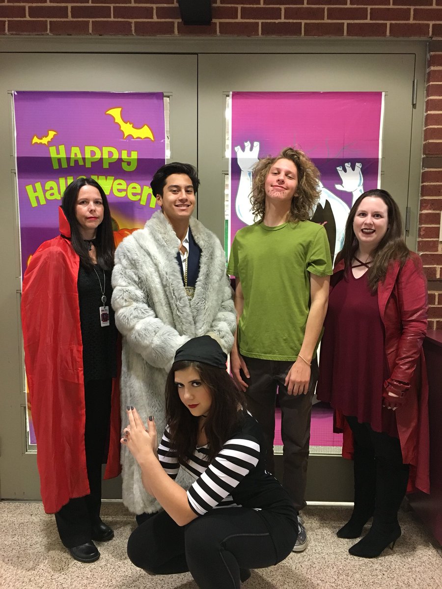 TitanLibrary2's tweet photo. We have The Scarlet Witch, a vampire, Shaggy, a rapper, &amp; a robber in the library! #dashweek @cen10StuCo @Cen10titans #libraryaides https://t.co/KFsBpn5okC