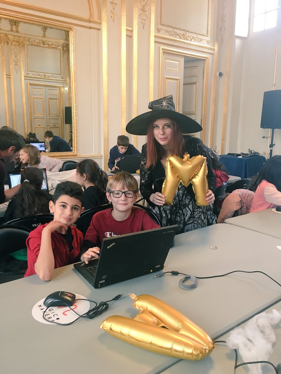 DanielaGuengant's tweet photo. Notre magic-sorcière du code @LapertManon de @MagicMakersAt / Coding-goûter d’Halloween à la @villeclichy #jesuismaker #code ✨💻🎃🎉 https://t.co/J4syrKnvCW