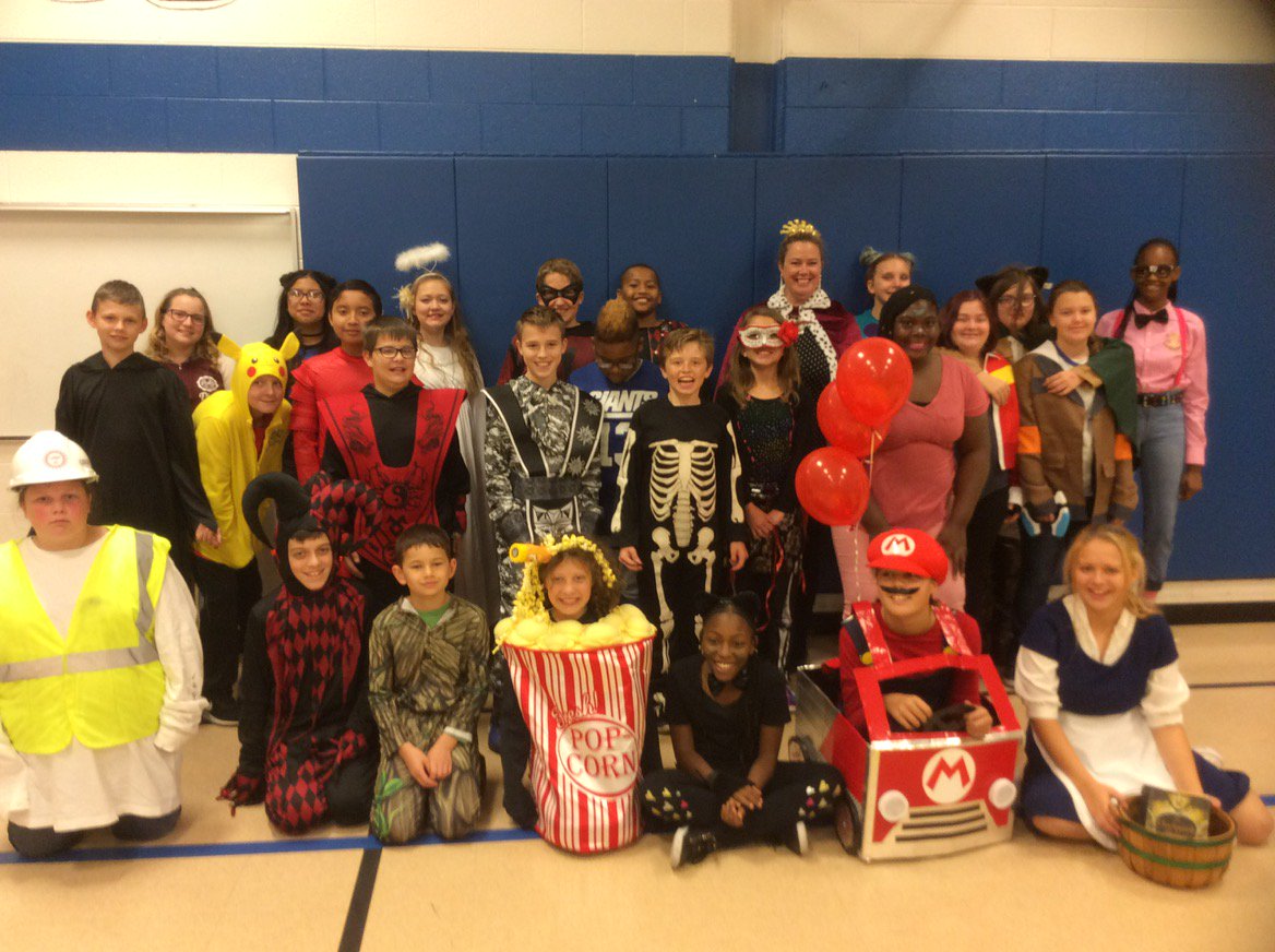 Grade6Edison's tweet photo. Halloween fun in 6th grade! #fraserfamily https://t.co/694nXZeY0W