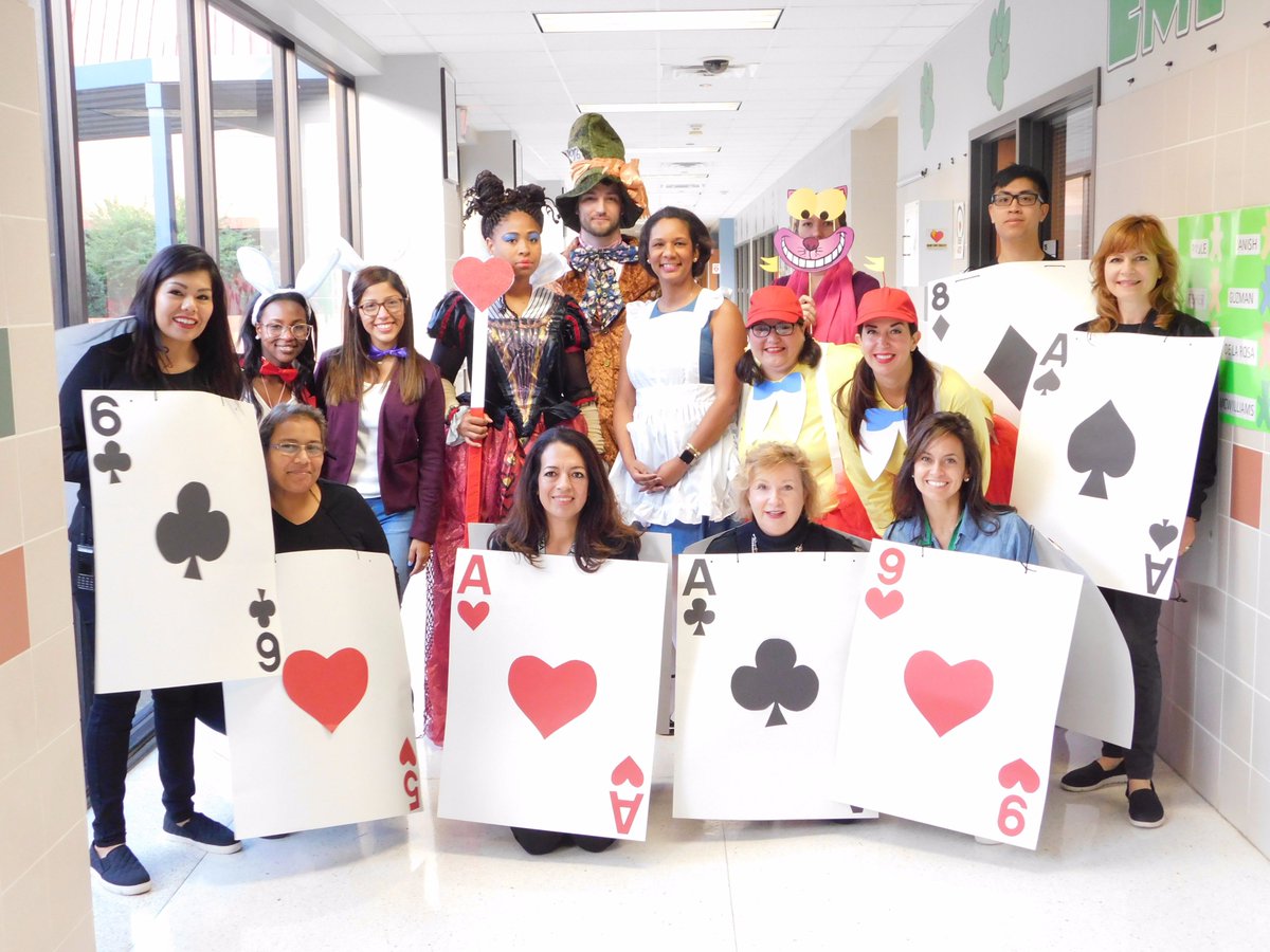 OakForestES's tweet photo. #TeamOFE Book Character Parade 2017 #AliceinWonderland #HISD #LeavingOurMarkOnTheWorld 🌎💚 https://t.co/dscNSRXskp