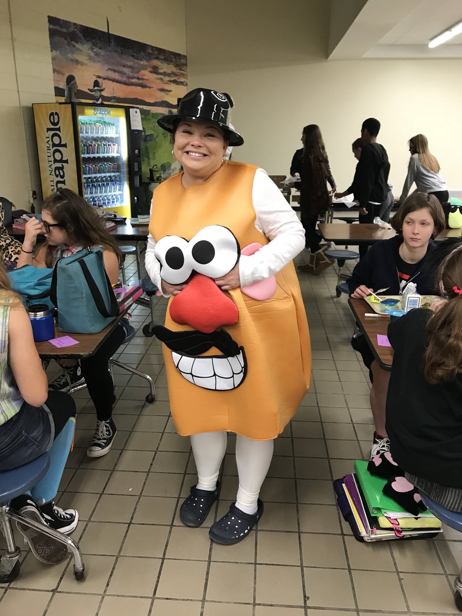 spindles4's tweet photo. Happy Halloween from #rcsms #RCSPride https://t.co/ZuzWx3TRji
