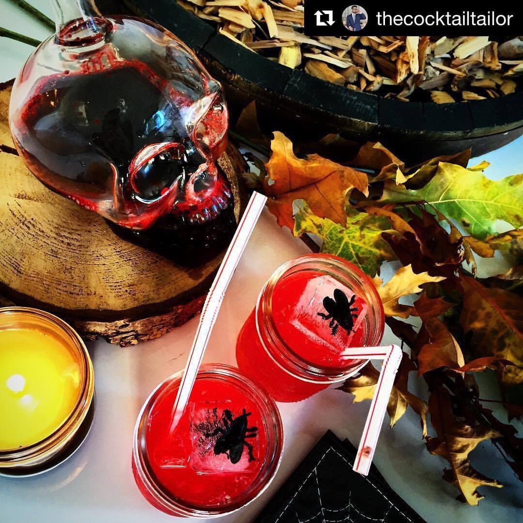 mezclaexacta's tweet photo. Coctel de Muertos - @sietemisterios Doba-Yej Mezcal, Hibiscus Tea, Lemon Juice, Cinnamon Syrup, Mole Bitters. #thecocktailtailor #bcbartender #bartender #cocktails #diadelosmuertos #diademuertos #mezcal #cocktail #mezclaexacta#mexico #oaxaca #mezcal #diademuertos #cancun https://t.co/TEen945Hor