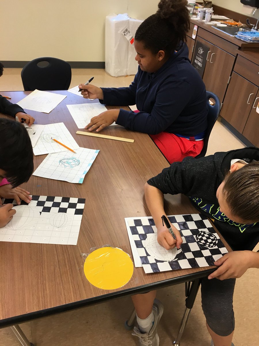 OGhensleyART's tweet photo. 5th grade creating optical illusions! @TGoldenBears @TUSD202 @marisaflorez5th https://t.co/gCBKJ4rcRT