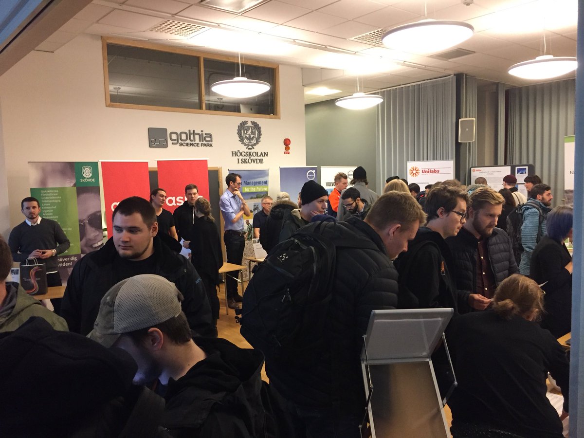 KickiLT's tweet photo. ExjobbExpo @HogskolanSkovde är i full gång. Kul att se när studenter &amp; företag knyter kontakter. Bra exjobb till våren hoppas vi på! https://t.co/YTaXsm9USv