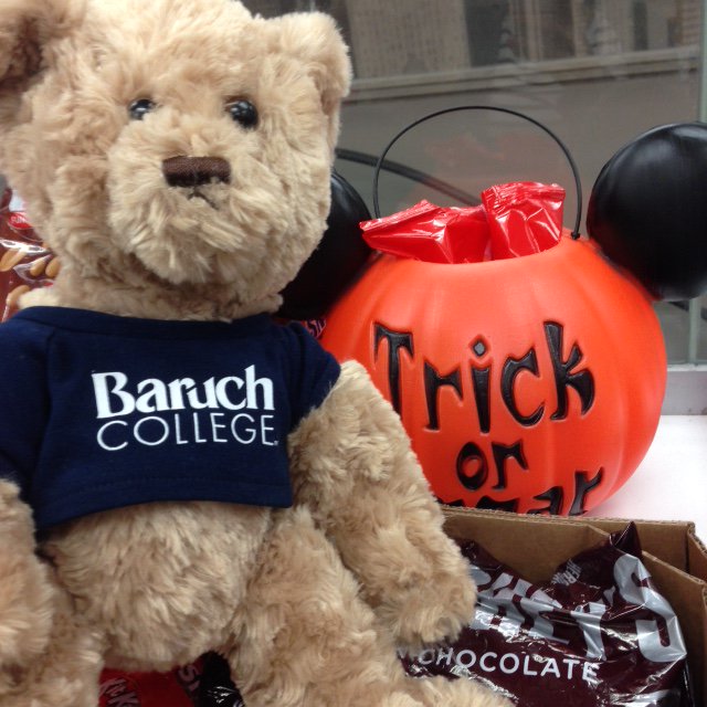 BaruchCollege's tweet photo. 🦇BOO! 👻It's a spooky #TeddyTuesday 🎃#BeBaruch https://t.co/O7yceTiktg
