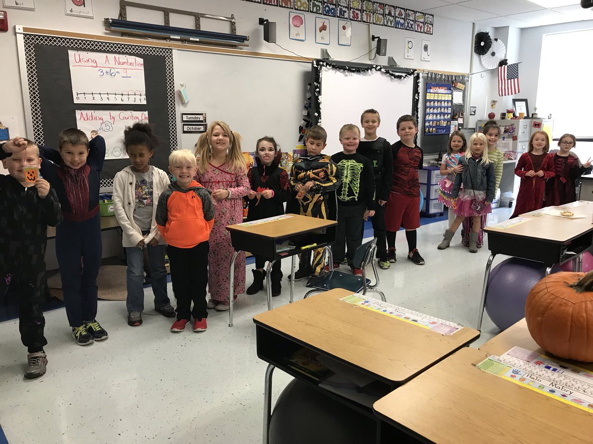 MrsD1stgrade's tweet photo. Trick-or-treating https://t.co/vAbakuLRHS