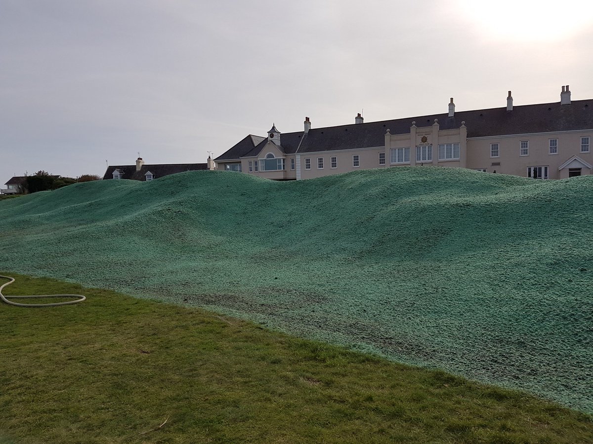 RoyalJersey's tweet photo. Great work by Justin and Sam today from @Hydro_Turf  @RoyalJersey @BarenbrugUK  #winterprogram #18th https://t.co/bBOKUpzqkt