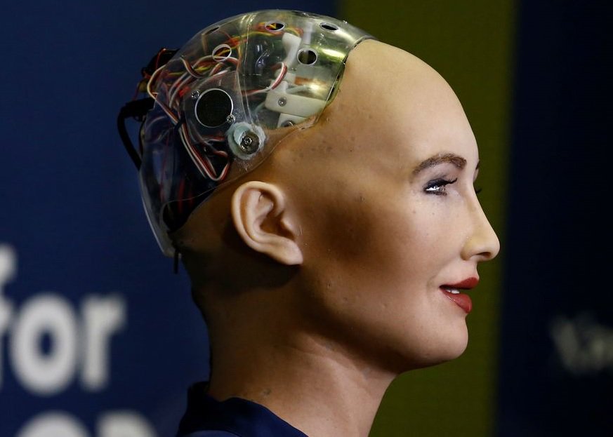 news24tvchannel's tweet photo. सऊदी अरब में रोबोट सोफिया को सऊदी महिलाओं से ज्यादा अधिकार #SaudiArabia #RobotSofia #Morerights https://t.co/5GFZ6siOZj https://t.co/oTJ3RfB27K