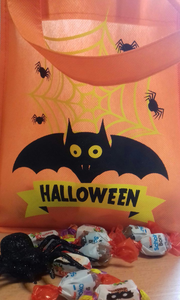 Caroline Verpoest On Twitter Halloween Au Bureau Halloween Helpline Collegues Bonbons Lille Hdf Nord